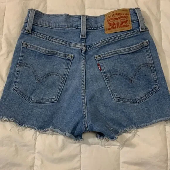 LEVIS, short shorts, size 25 waist, great condition, - Picture 4 of 10